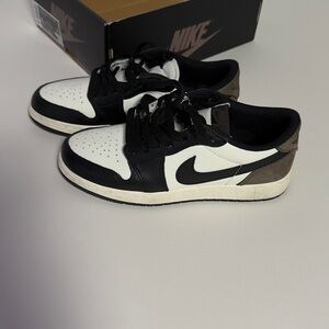 Jordan Kids Low-Top Sneakers in Black, White & Brown
